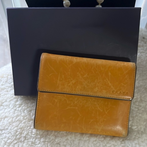 Prada yellow wallet with the box - Picture 1 of 13